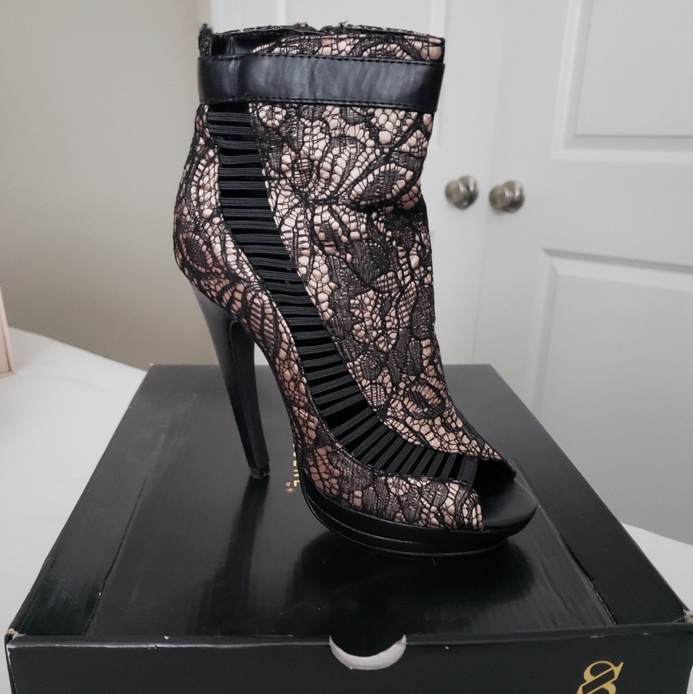 Shoes - Picture 4 of 8